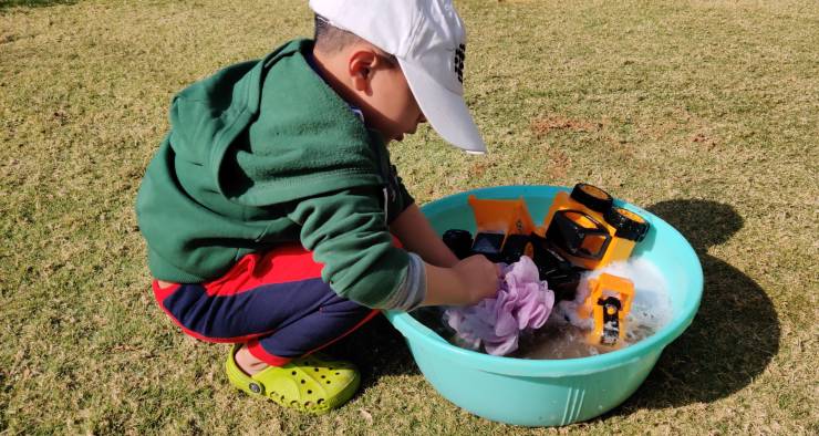 scrubbing toys for car wash activity